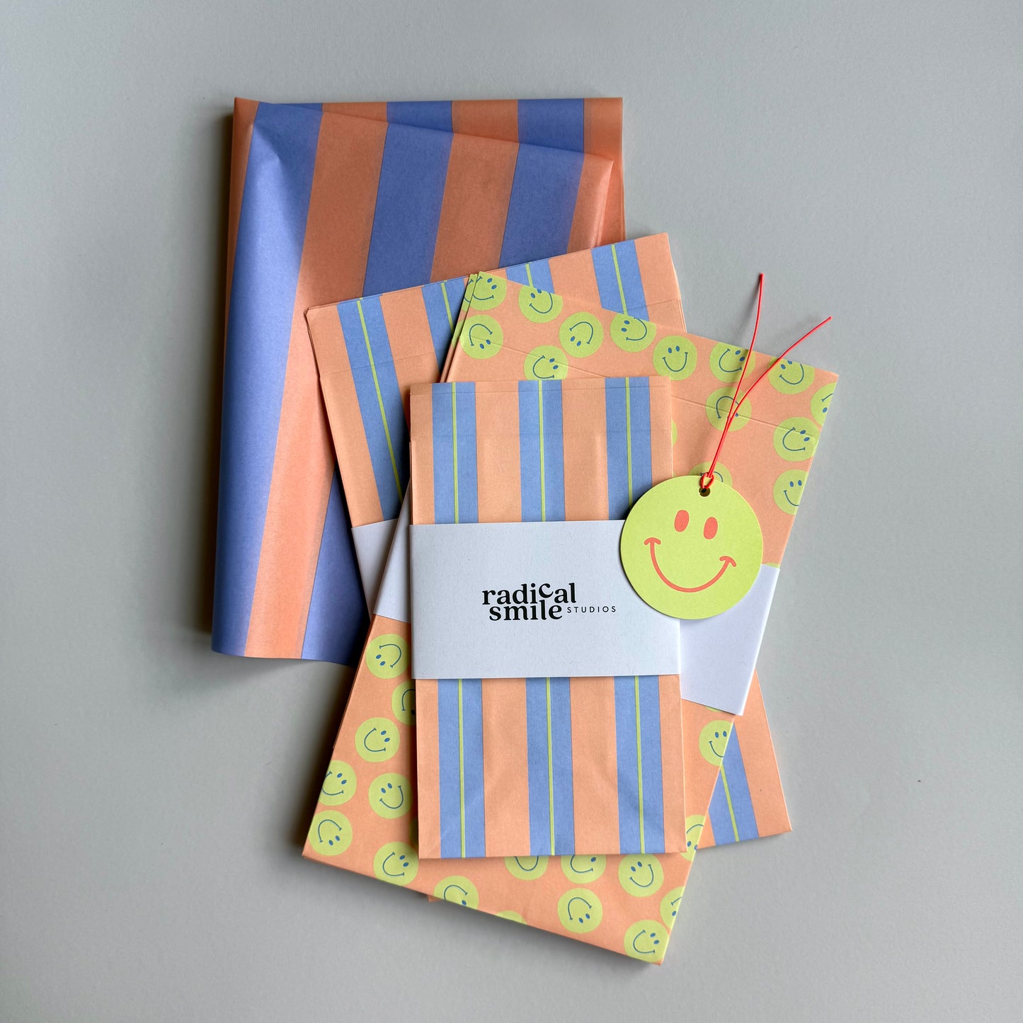 Geschenkanhänger Set - Smiley drei Größen, blau/orange/lime