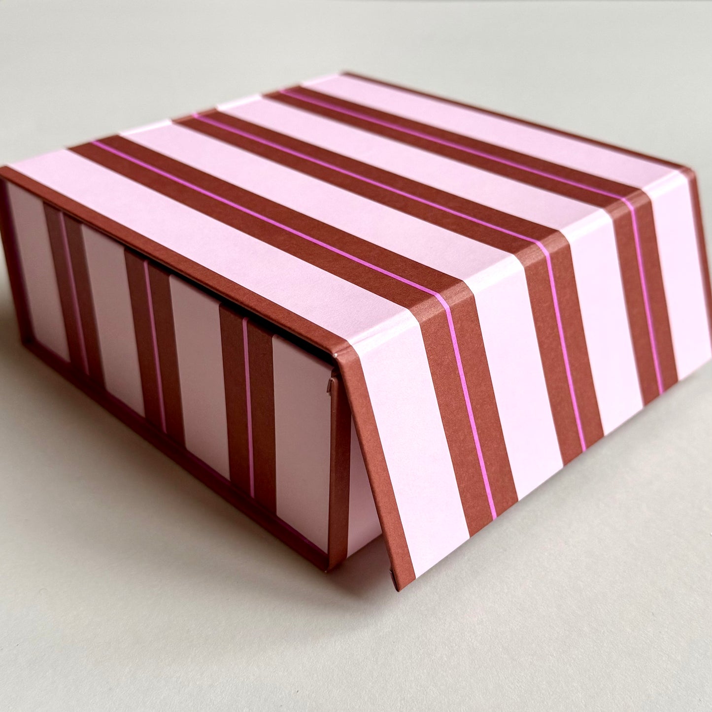 Stabile Geschenkbox mit Magnetverschluss