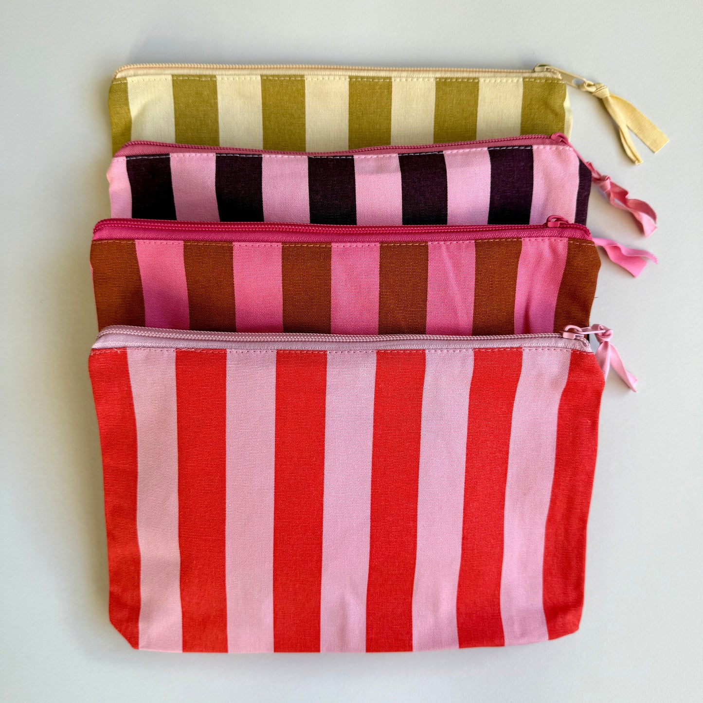 Pouch - gestreift, diverse Farben