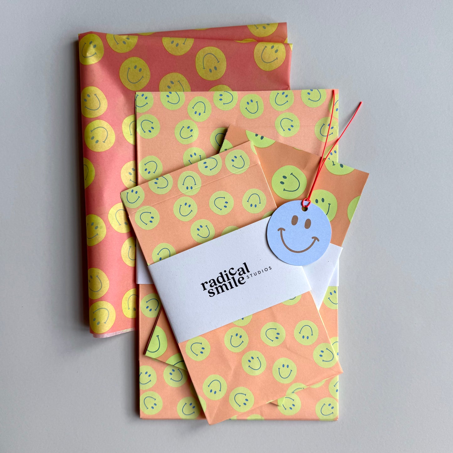 Geschenkanhänger Set - Smiley drei Größen, blau/orange/lime