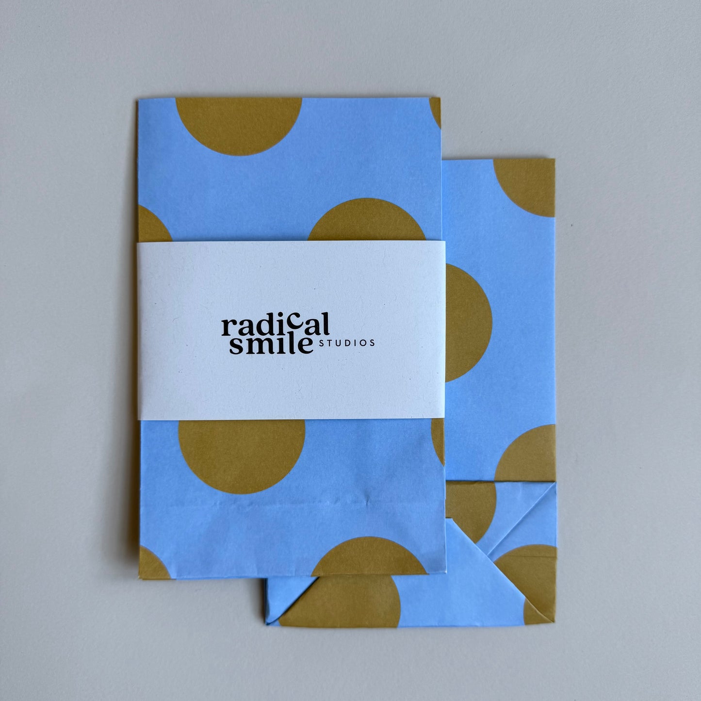 Blockbottombag - große Punkte, hellblau/oliv